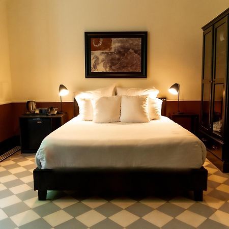 Roca Sundy - Principe Collection Pension Santo António Buitenkant foto