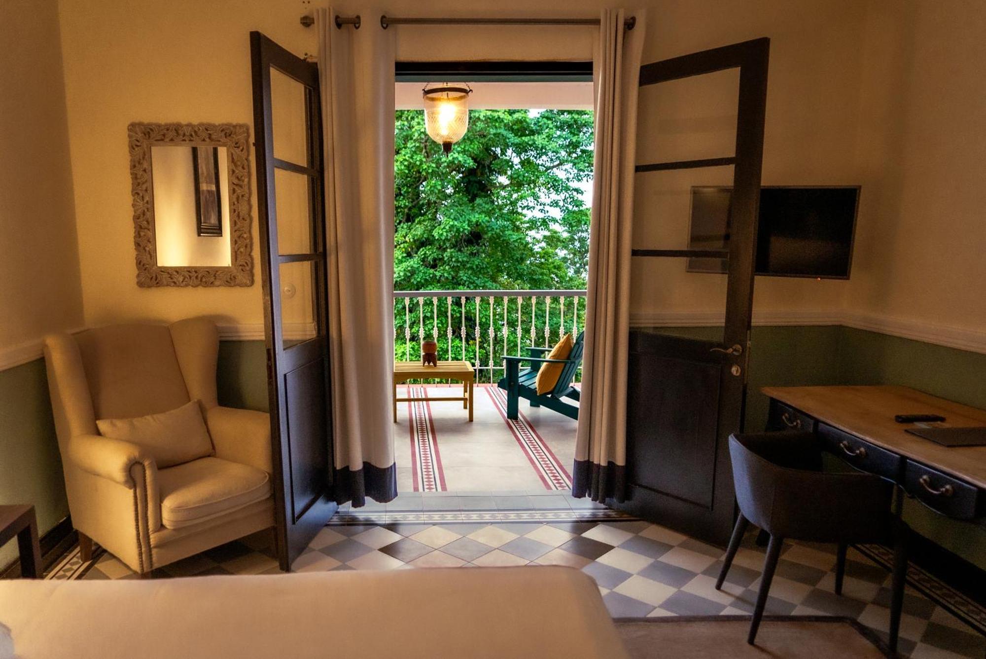 Roca Sundy - Principe Collection Pension Santo António Buitenkant foto