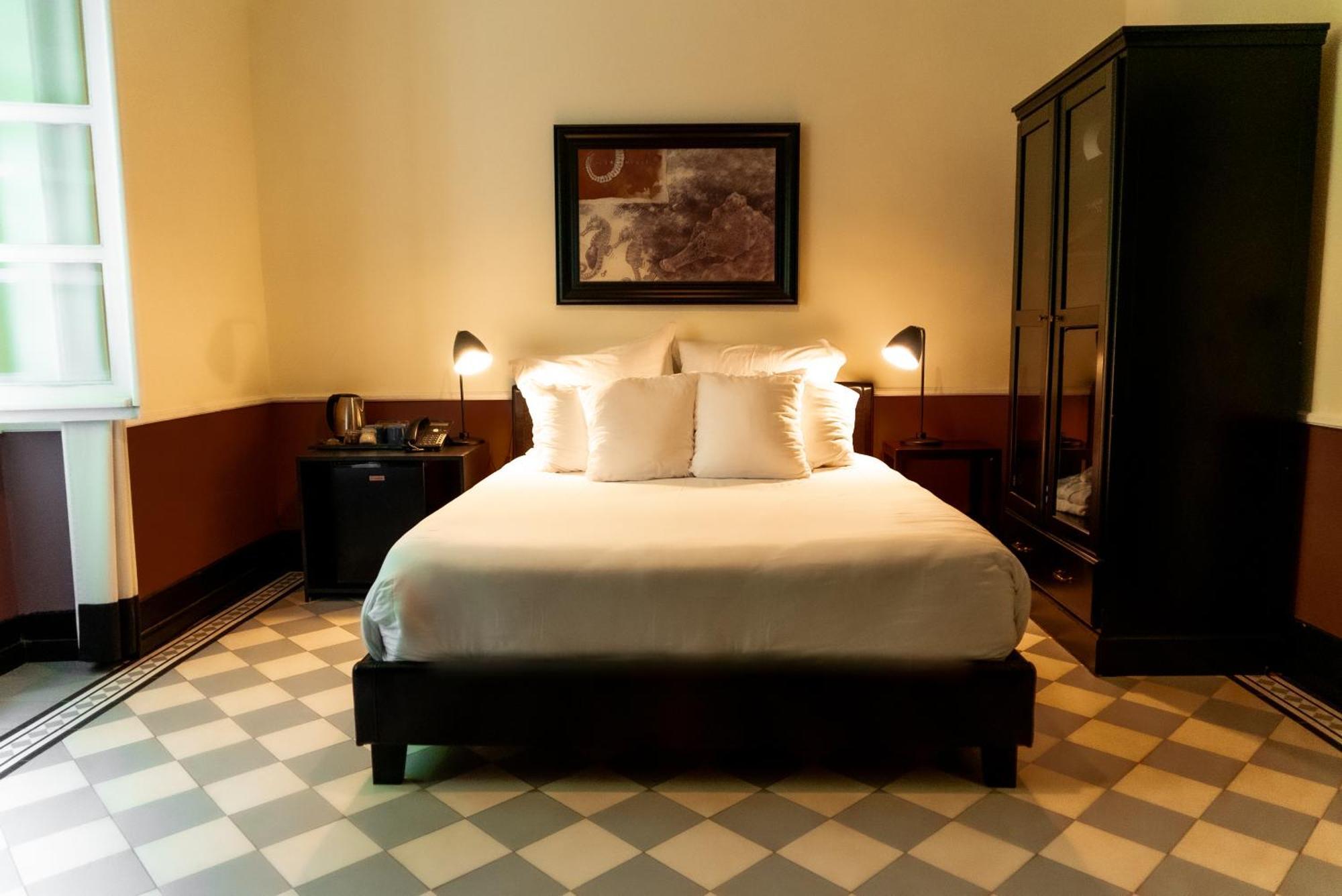 Roca Sundy - Principe Collection Pension Santo António Buitenkant foto