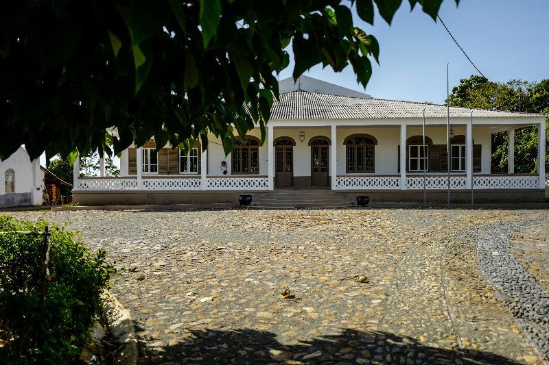 Roca Sundy - Principe Collection Pension Santo António Buitenkant foto